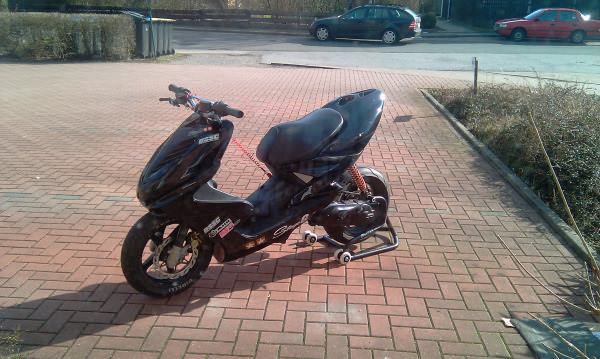 Scoot vom kolegen :D ja der fährt den auch manchmal auf straße :D