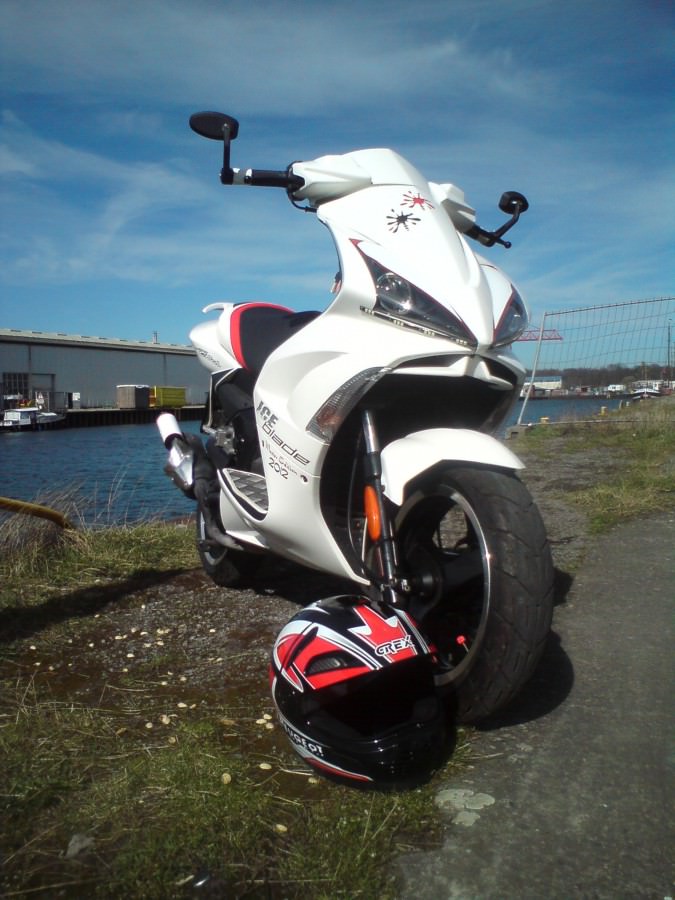 Der Scooter+Helm