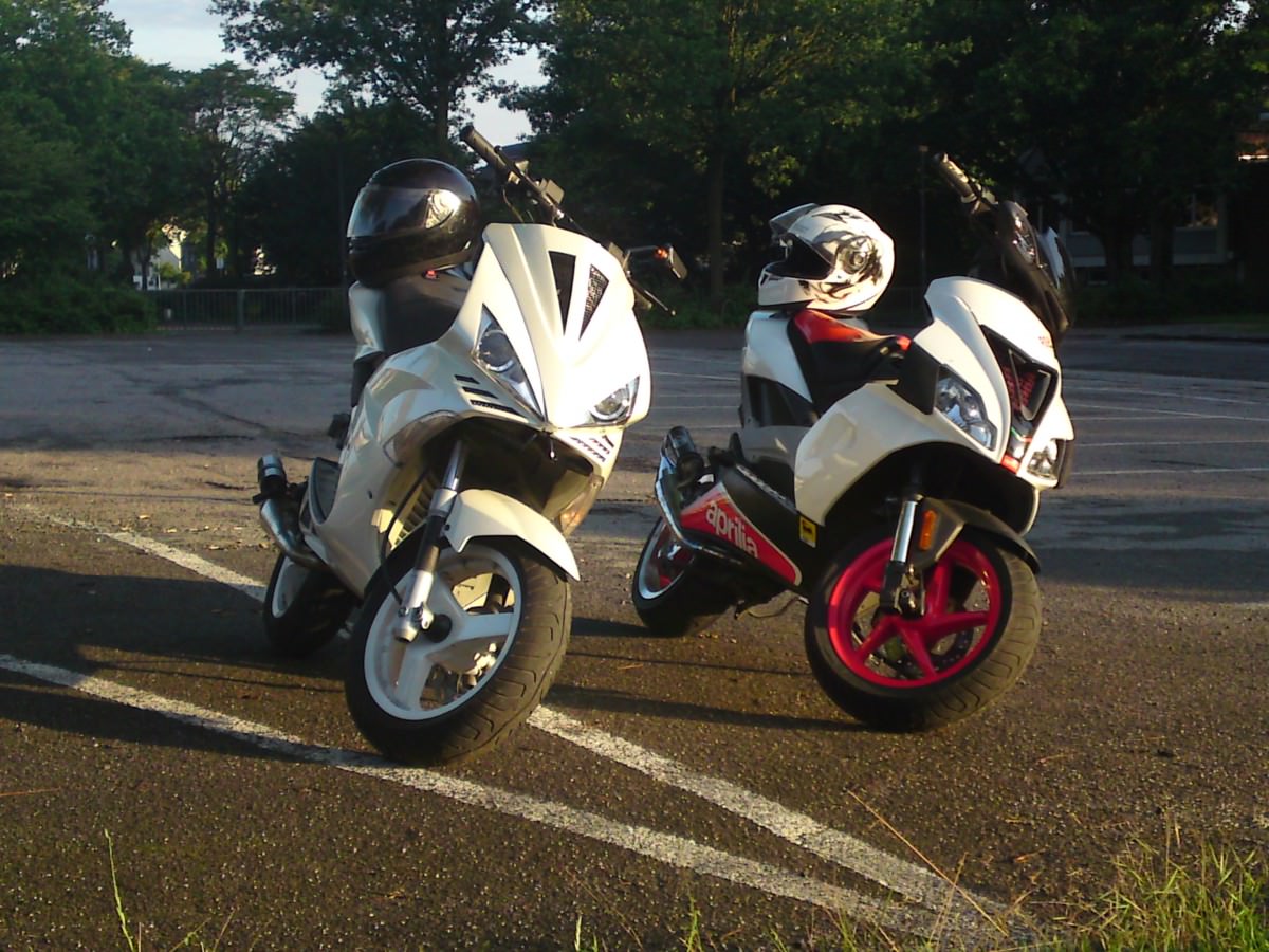 Mein Roller und der Roller vom Kollege :)