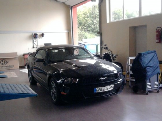 Vorhin ist ein Auto in die Werkstatt gekommen *__*