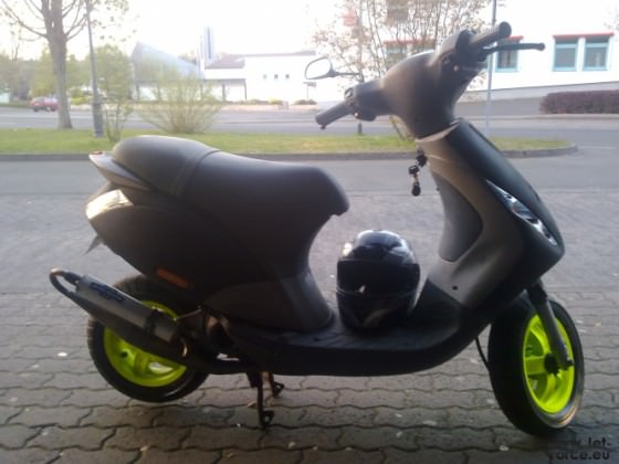mein zip schwarz matt lackiert und felgen neon gelb ;)