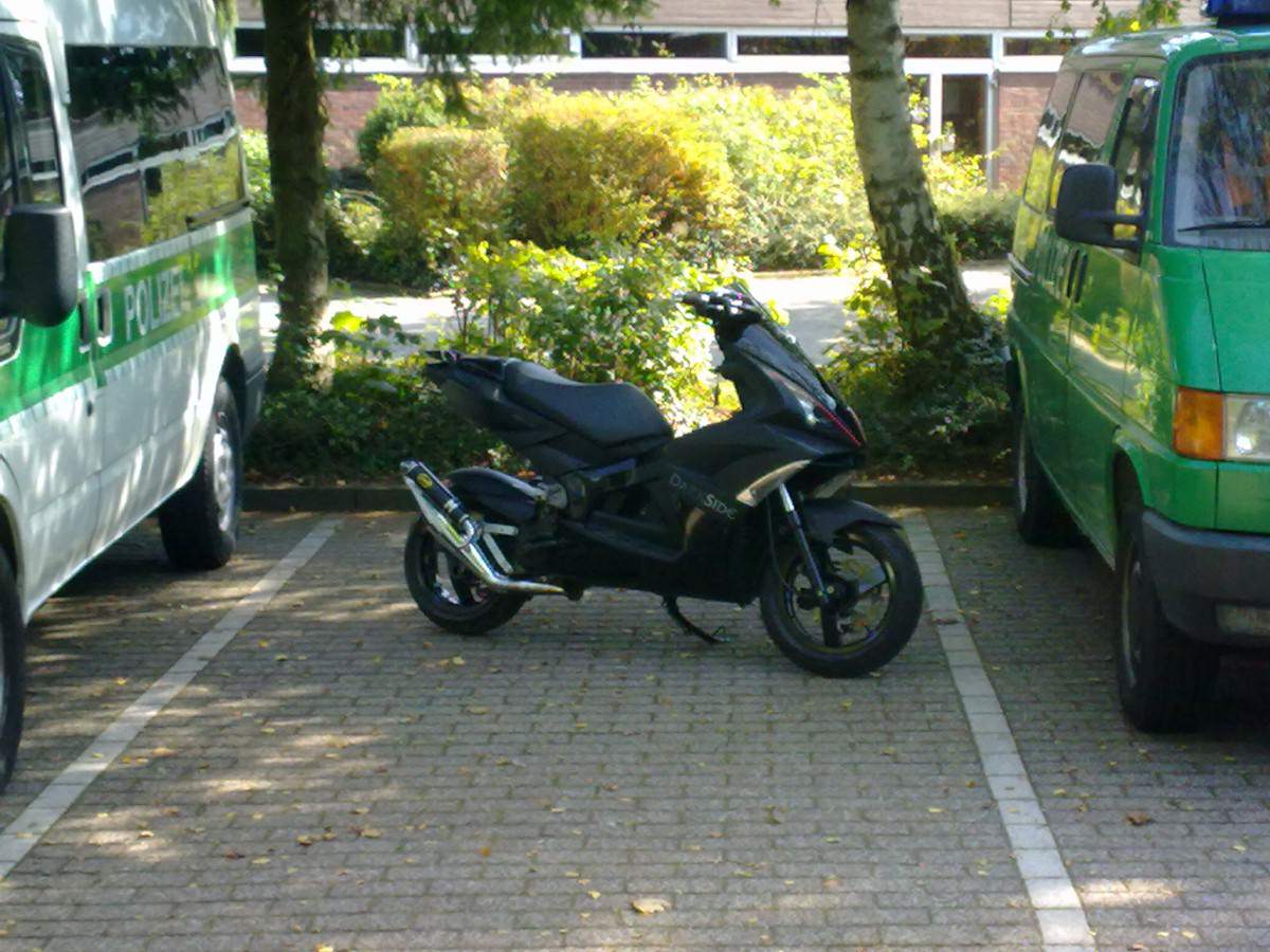 Nach Schulschluss auf unserem SchulParkplatz o.O