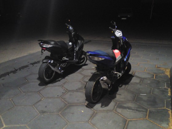 Den hab ich für 50€ bekommen Motor und alles Top nur Frontschaden.