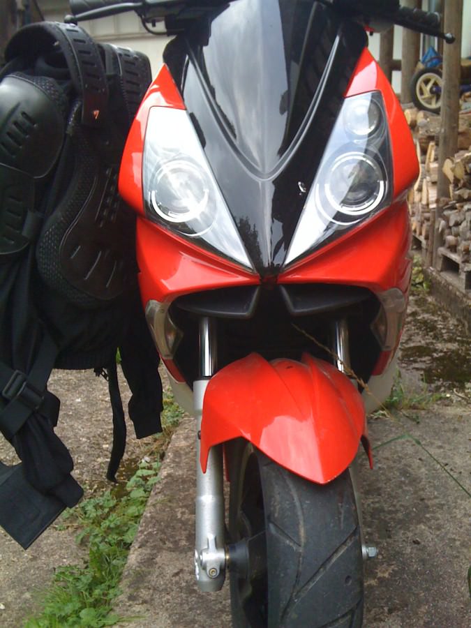 Roller*Kratzer:(*blick ins Helmfach