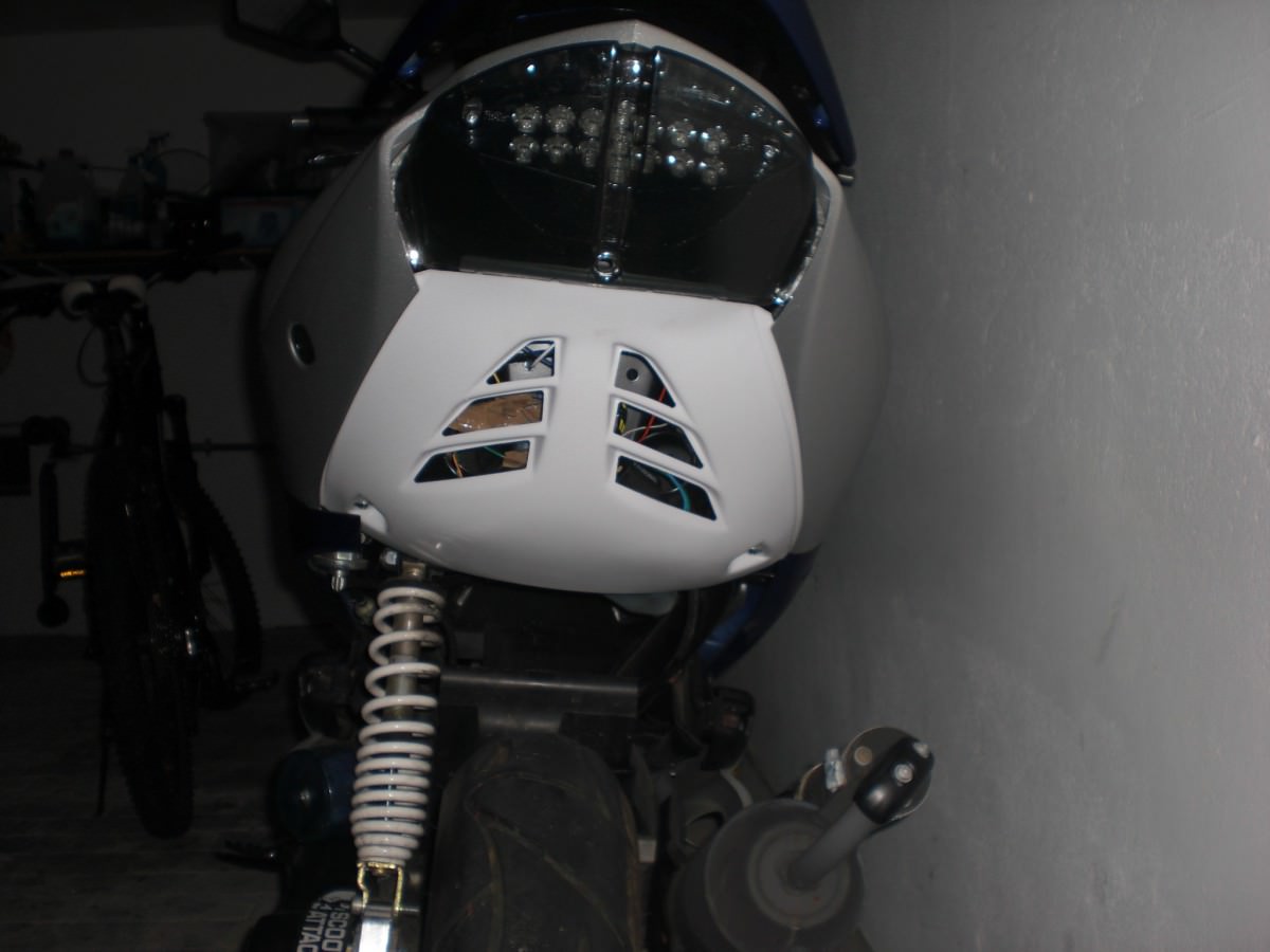 Racinggitter fehlt noch ;) Nach dem lacken kommt's hinter