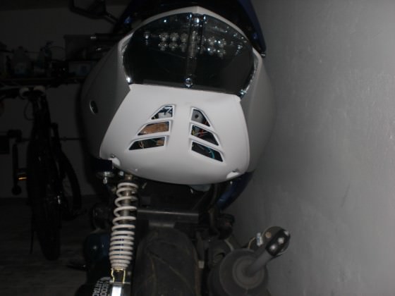 Racinggitter fehlt noch ;) Nach dem lacken kommt's hinter