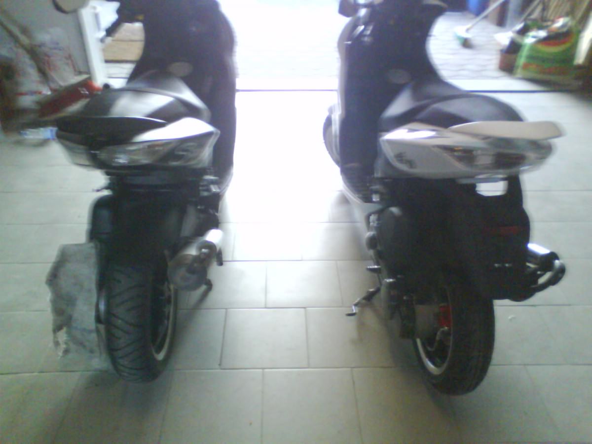 neben meinen älteren Dark side 2010, steht mein neuer Ice Blade Version 2012 ! :DD