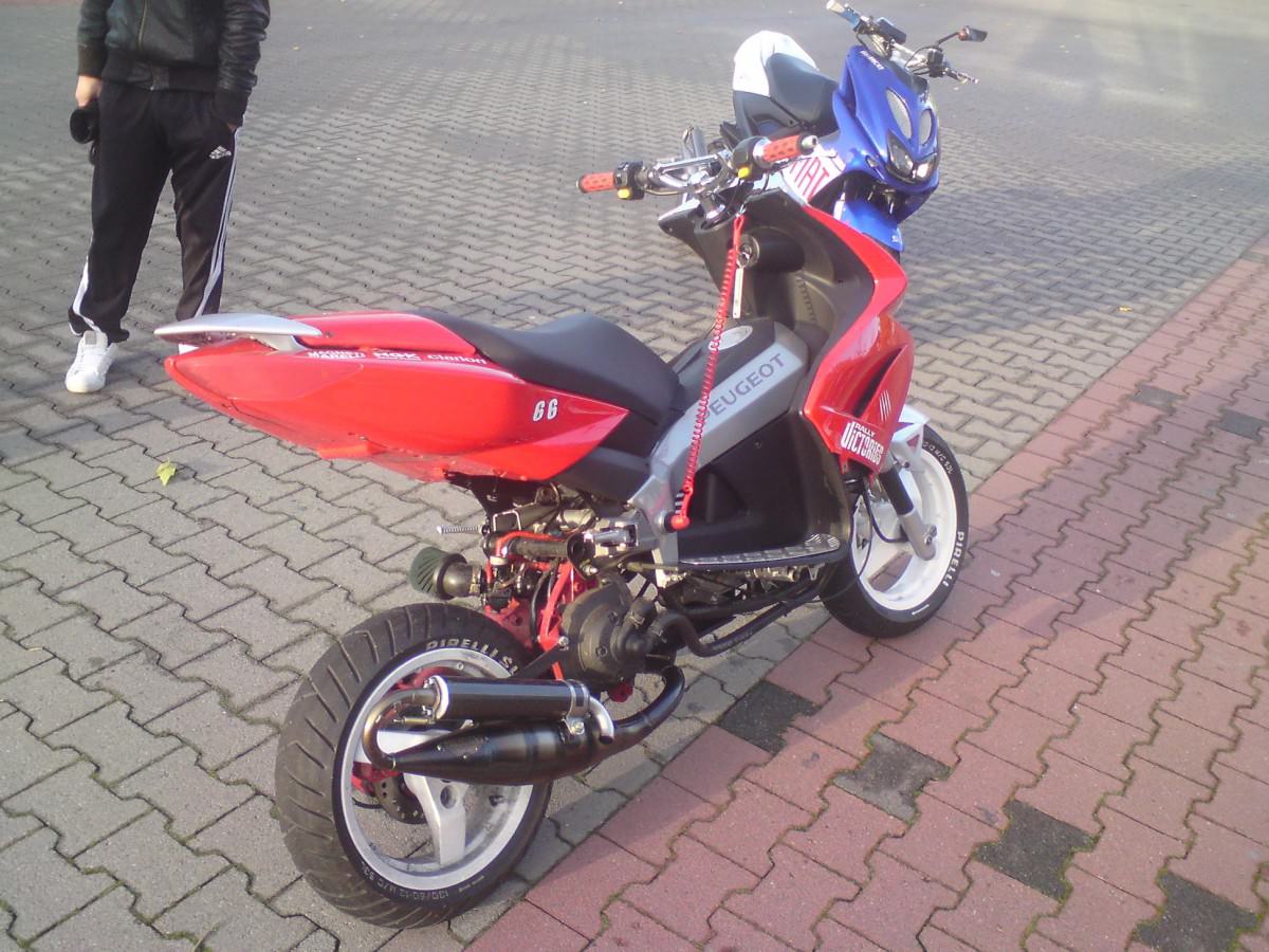Mit 2 Kollegen Wheelies geübt ;D ...