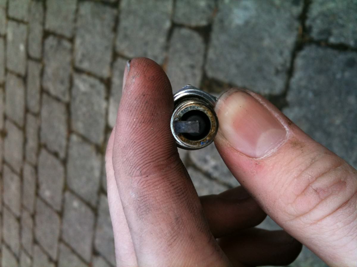 Zündkerze von nem gedrosselten Laser auf nem mofajet mit 1 unterlegscheibe und gaszugdrossel + 6,6g Gewichten