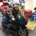 mein sohn fängt auch schon an mit 1,5jahren