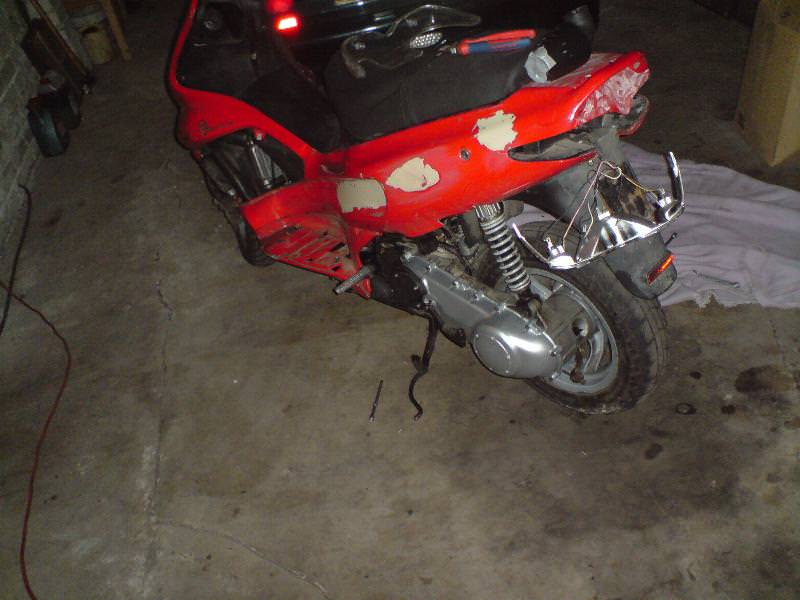 Gilera Runner -> habe ich komplett in Einzelteilen bekommen und wieder zusammengebaut
