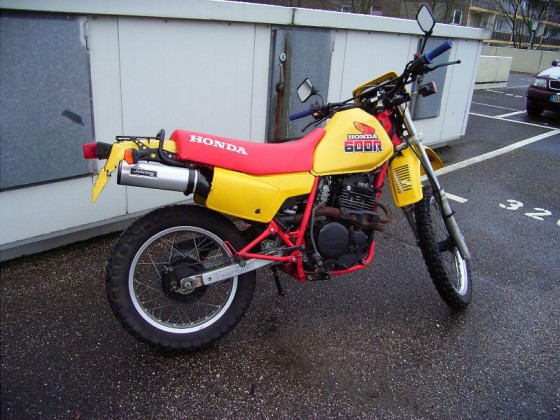 Honda XL600R mit Kickstarter :D :D :D Ich hab das Ding mit meinen 65kg kaum anbekommen