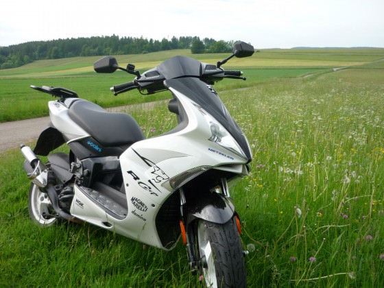 Mein Peugeot Jet Force C-tech R-Cup...ps spoiler is wieder dran