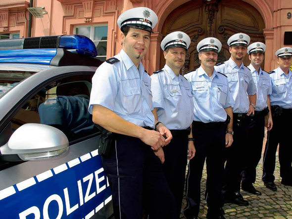 opfer :D //  ->> so gehört sich das :D http://presse.polizei-bwl.de/_layouts/Pressemitteilungen/DisplayPressRelease.aspx?List=7fba1b0b-2ee1-4630-8ac3-37b4deea650e&Id=9885