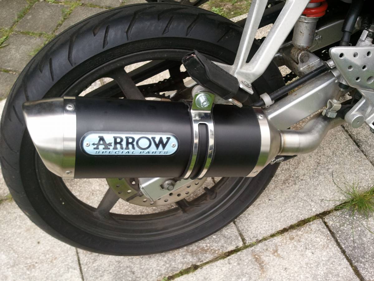 Arrow Komplettanlage auf CBR 125 R *___*
