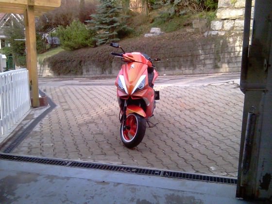 so würde er den ohne aufkleber aussehen ist schon bissle old da bin ich noch auf street gefahren