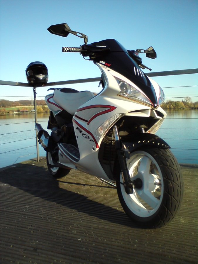 DerScooter+Helm