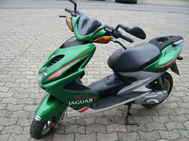 MBK Nitro vs. Aerox