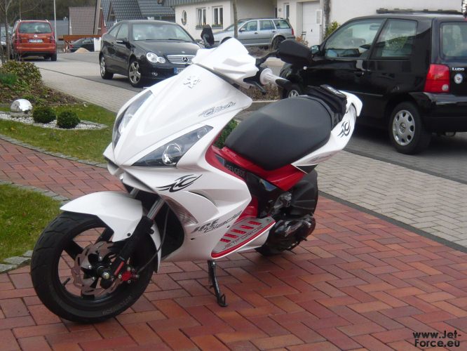 Innenraum Rot...sry wegen der Quali kommen noch neue ;)