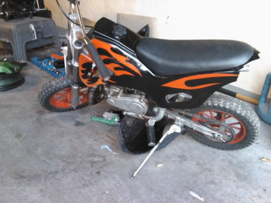 Mein Pocketbike mit big bore 5 , 19mm vergaser und snackepipe;D