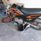 Mein Pocketbike mit big bore 5 , 19mm vergaser und snackepipe;D