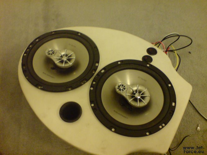 Ich such so ne Hfa in schwartz oder grün soll viel bass haben :D