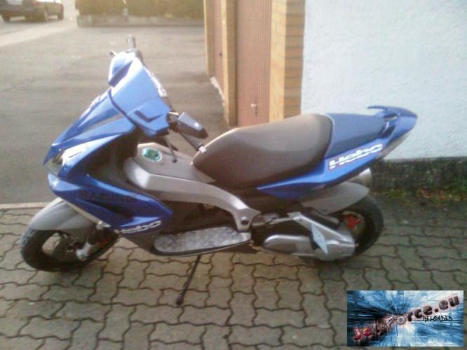Auch ma mein Roller...ich weiß der Tankdeckel is extrem hässlich