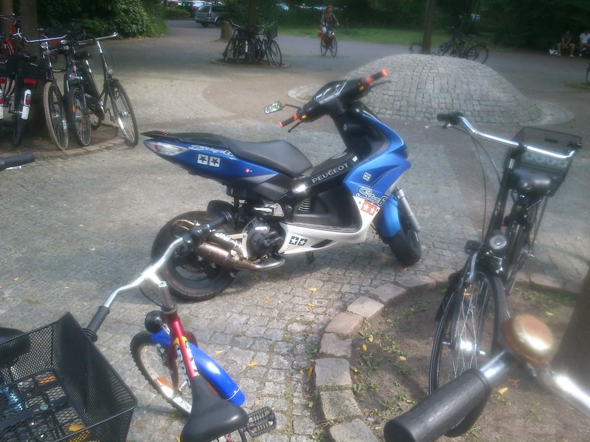 wehn gehört dieser roller ich habe ihn in oldenburg gesehen in schwimmbad (flotenteich)
