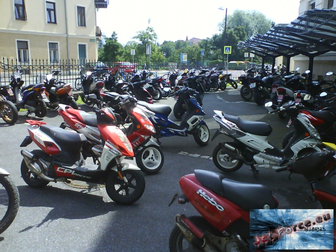 mopedz @ my schul :D