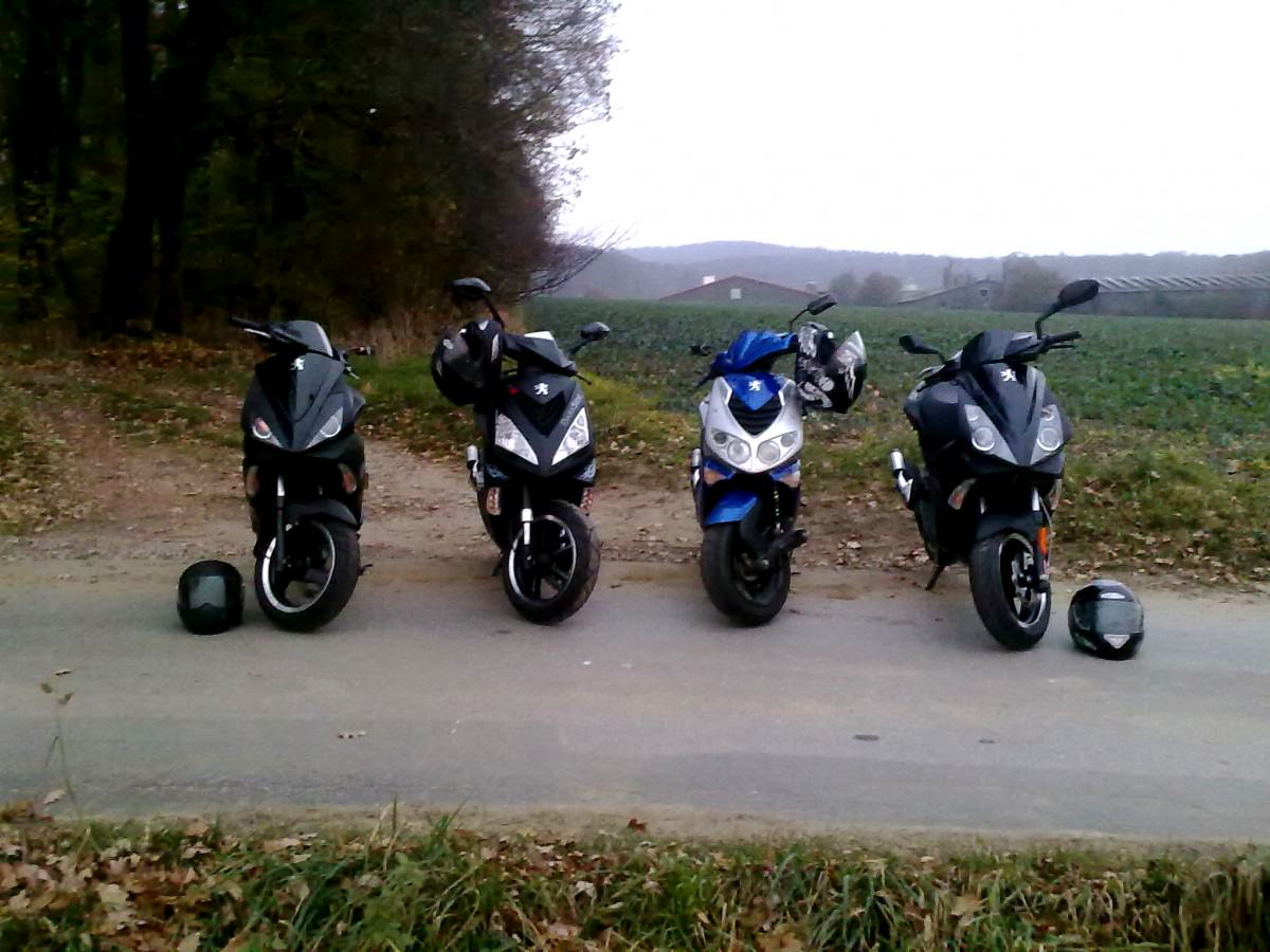 Chilling Milling ;)