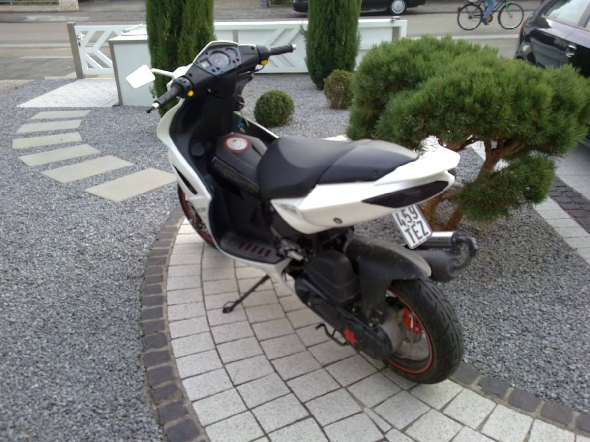 muss ich außer der 50er drossel noch etwas machen, damit mein roller von mofa auf 50er läuft? bitte un hilfe :D