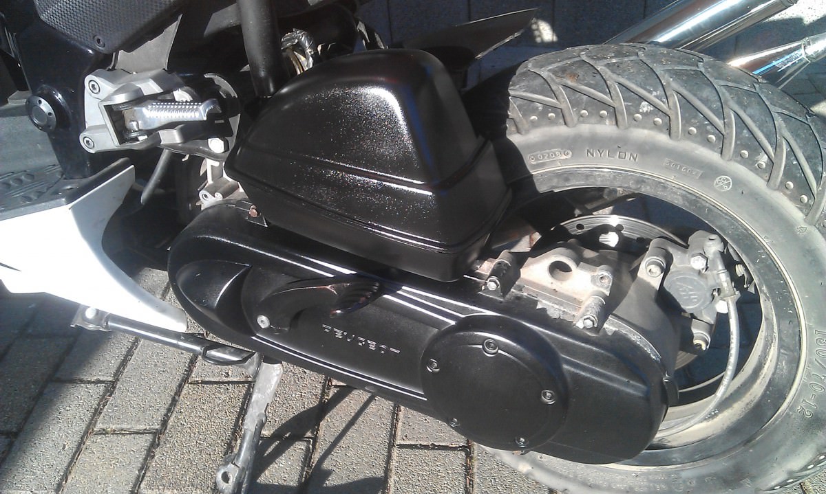 Tachoblende, variodeckel und Luffi gelackt :p