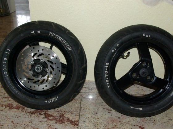 Verkaufe Jet Force Felgen Schwarz mit Reifen 120/70/12 !!!