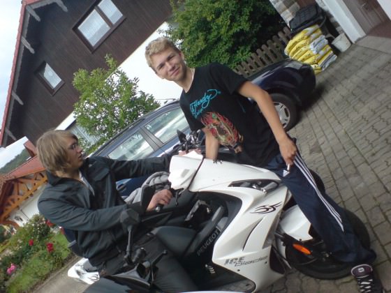 Ehm, das Bild .. weil Tim es so will. ;) er hatte nichts besseres zutun :D
