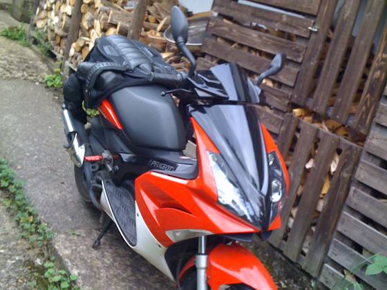 Roller*Kratzer:(*blick ins Helmfach