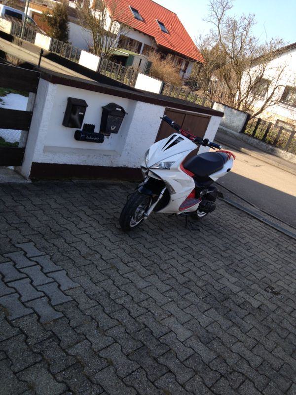 erstmal in der Kurve richtig zerlegt /: