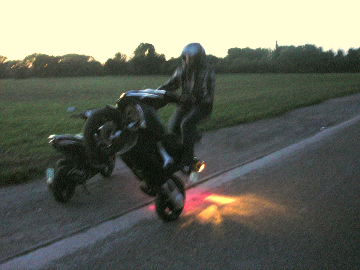 Ich Schone Meinen Vorderreifen ;)    Wheelie