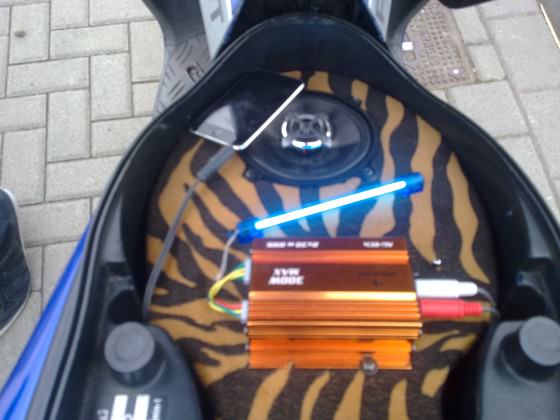 Joa ne meine neue Helmfachanlage ist endlich da xD wa das ne arbeit :P