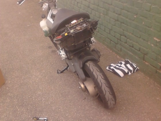 Er ist fast fertig nur noch innenraum ;) und racing gitter