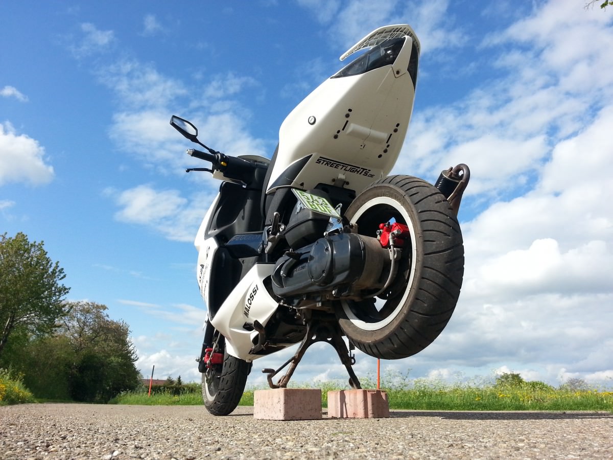 ..heut mal wieder zx-r ran + abgestimmt und die neuen aufkleber drauf.. ;D