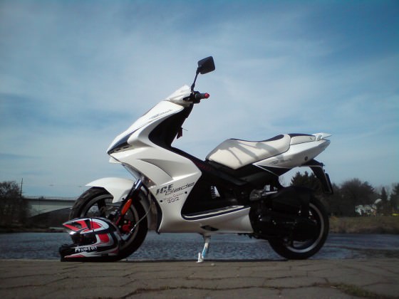 Der Scooter+Helm