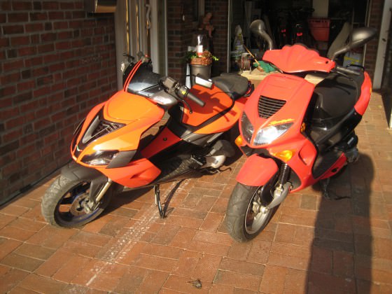Meine SR 50 R Factory <3 &nd die Speedy von meinem Dad :P