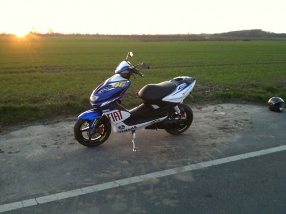 Geiles Wetter + Aerox = .:Rossi:. macht geiles Bild^^
