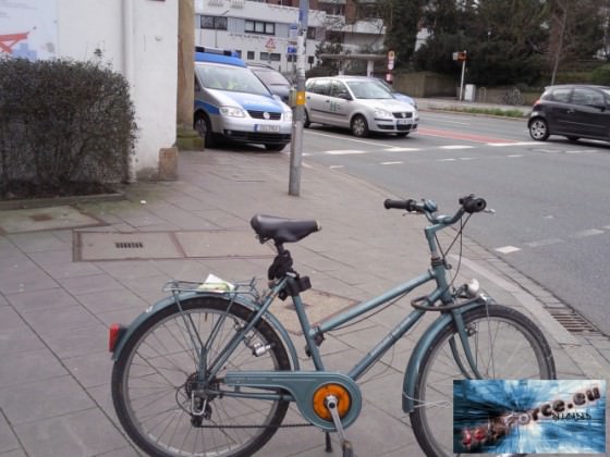 Guguck, wer ist da im Hintergrund ?! =D