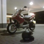 Chilling mit nem kumpel an der tanke