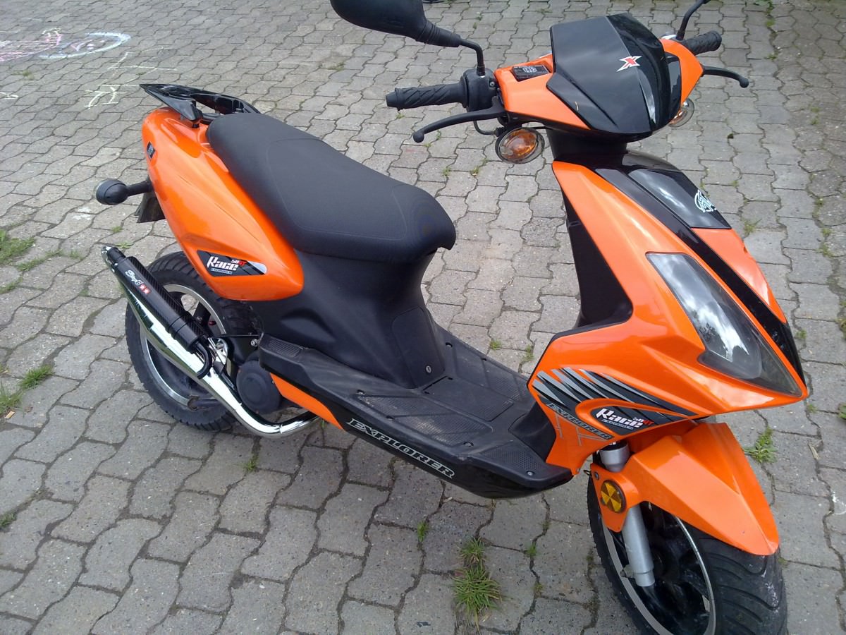 mit neuem auspuff und noch ein paar sachen :D