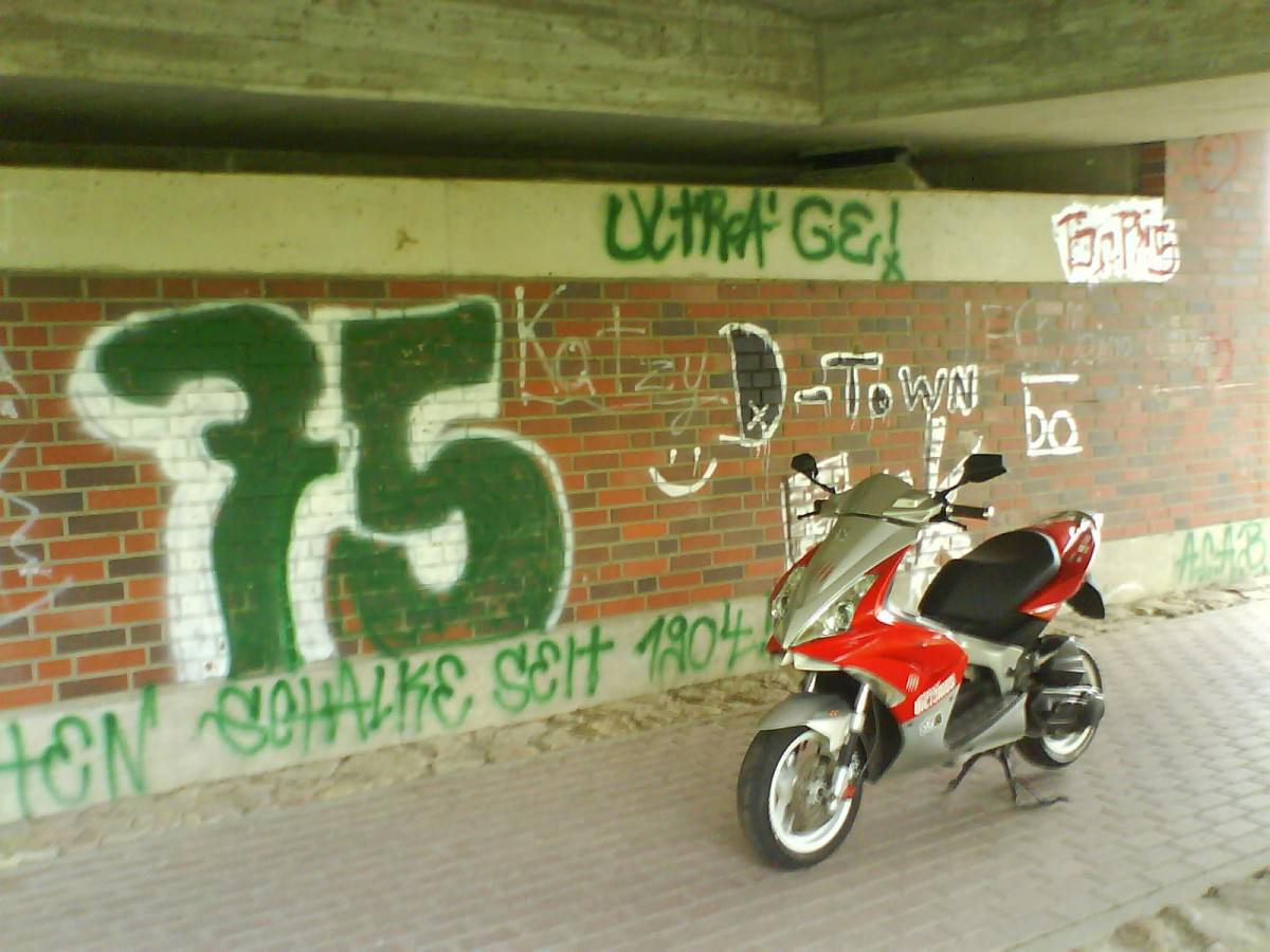 Hier und da. *_*