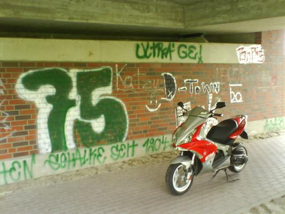 Hier und da. *_*