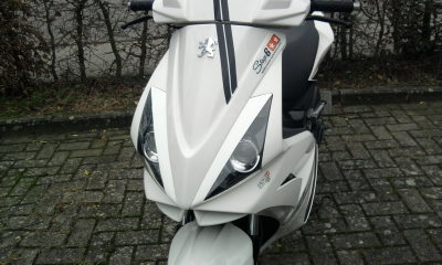Trittbleche an Montiert und aufkleber dran :D