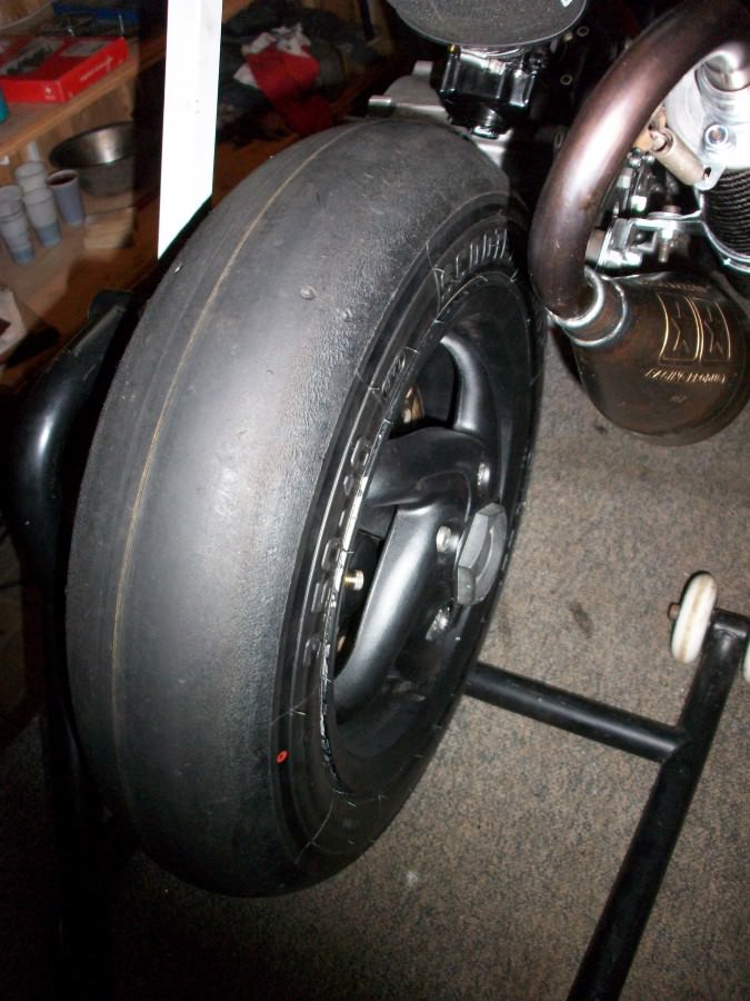 Slicks drauf, neuer Tacho, neue Subframe, neue Schalter